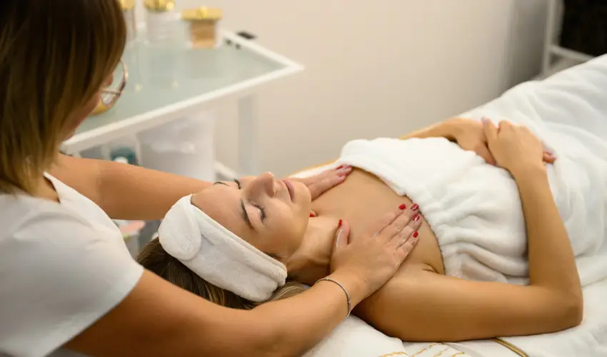 Colosseum Wellness Hotel M�rahalom - Augusztus 20. - teljes el�refizet�ssel (min. 3 �j)