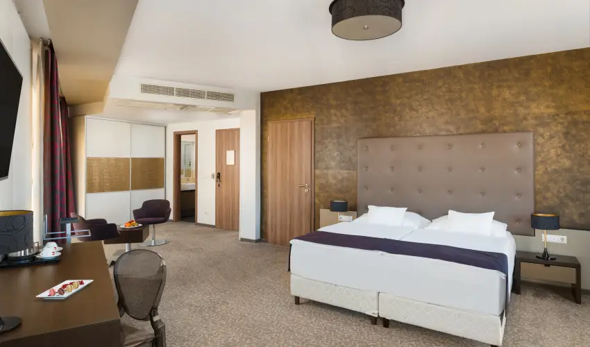 Corso Hotel P�cs P�cs - Augusztus 20.