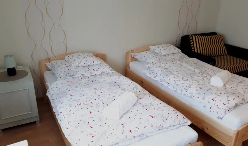 Cs�ka Apartman P�pa - Augusztus 20. (min. 4 �j)