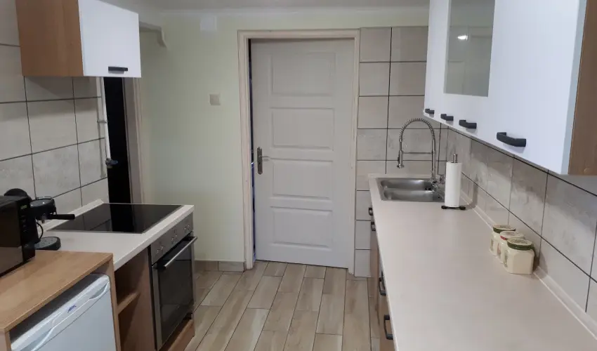 Cs�ka Apartman P�pa - Augusztus 20. (min. 4 �j)