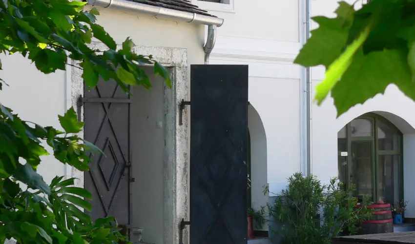 Edvy Malom Fogad� �s Barokk Udvarh�z P�pa - Augusztus 20. (min. 2 �j)