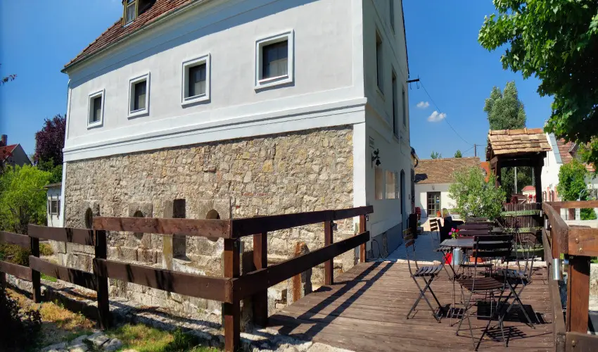 Edvy Malom Fogad� �s Barokk Udvarh�z P�pa - Augusztus 20. (min. 2 �j)