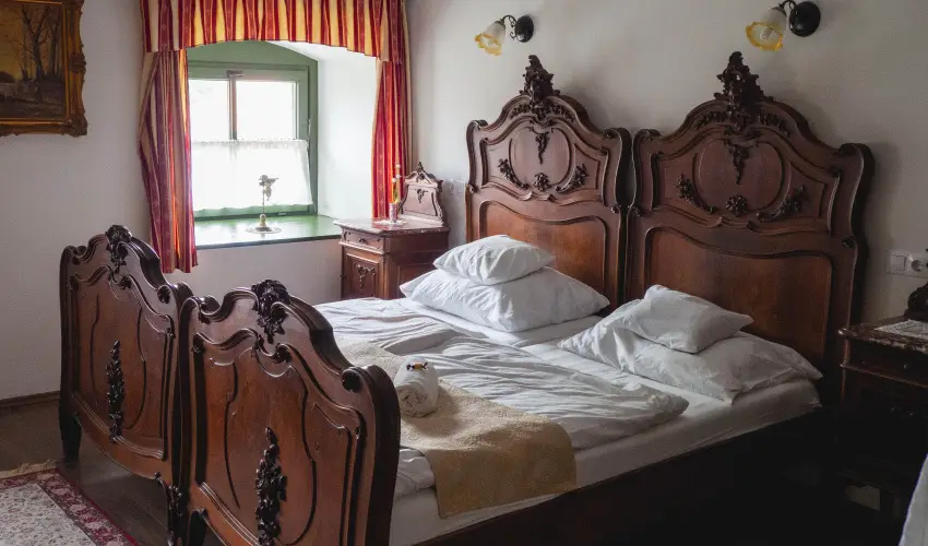 Edvy Malom Fogad� �s Barokk Udvarh�z P�pa - Augusztus 20. (min. 2 �j)