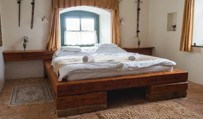 Edvy Malom Fogad� �s Barokk Udvarh�z P�pa - Augusztus 20. (min. 2 �j)