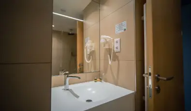 Eleven Business & Sport Hotel Jszrokszlls