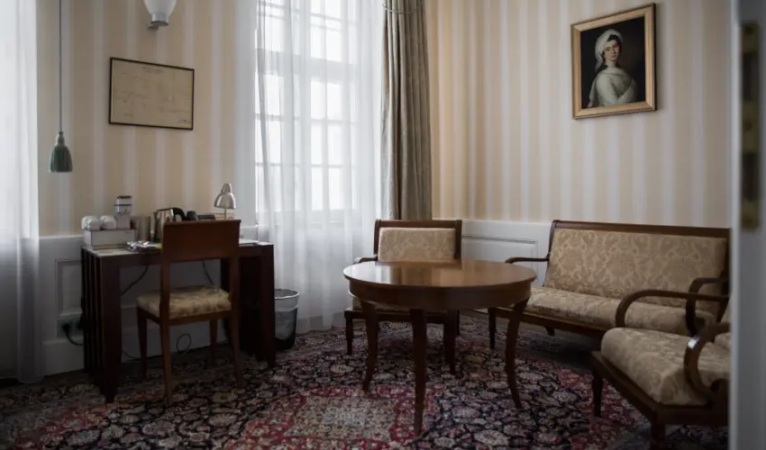 Erzsbet Nagy Szlloda Paks - Augusztus 20.