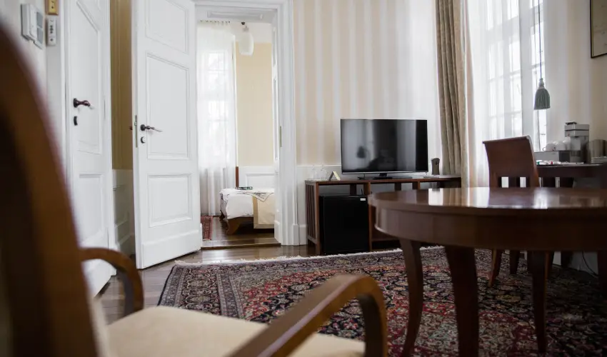 Erzsbet Nagy Szlloda Paks - Augusztus 20.