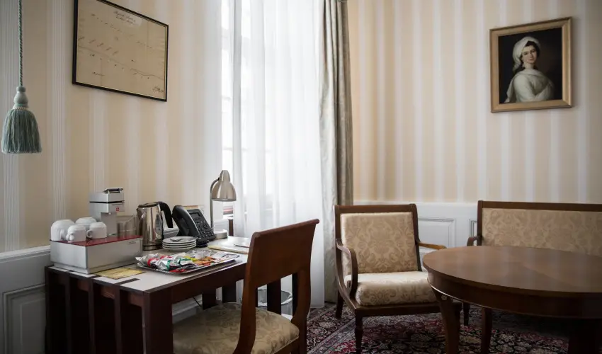 Erzsbet Nagy Szlloda Paks - Augusztus 20.