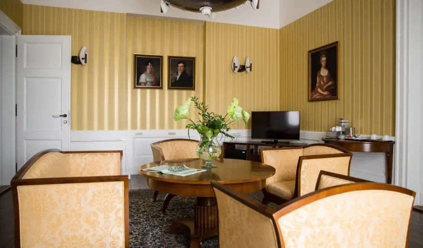 Erzsbet Nagy Szlloda Paks - Augusztus 20.