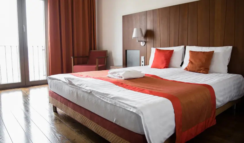 Erzsbet Nagy Szlloda Paks - Augusztus 20.