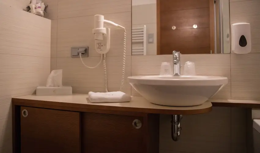 Erzsbet Nagy Szlloda Paks - Augusztus 20.