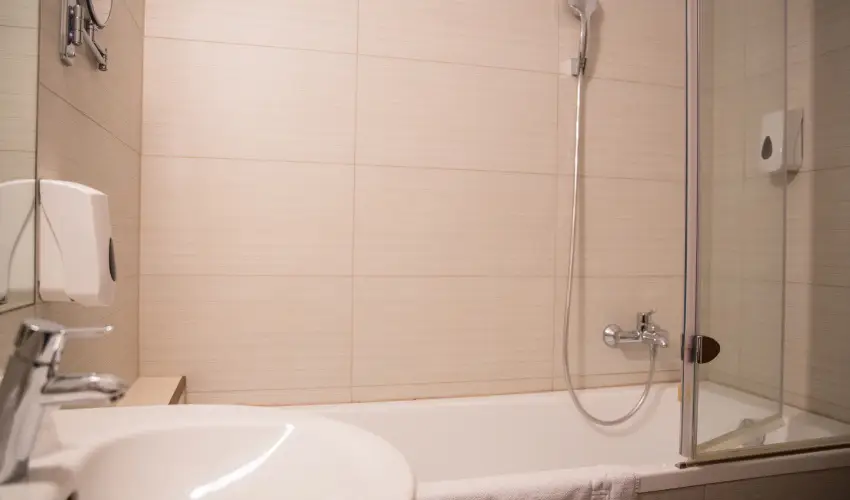 Erzsbet Nagy Szlloda Paks - Augusztus 20.