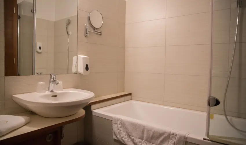 Erzsbet Nagy Szlloda Paks - Augusztus 20.