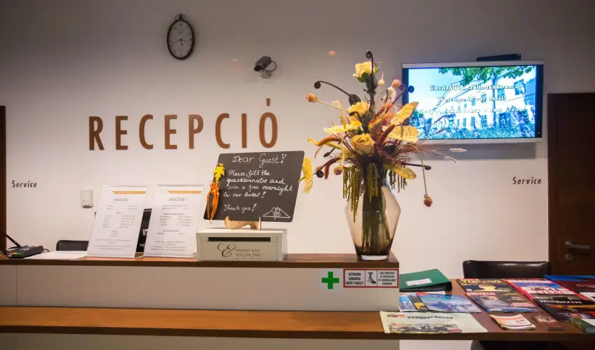 Erzsbet Nagy Szlloda Paks - Augusztus 20.