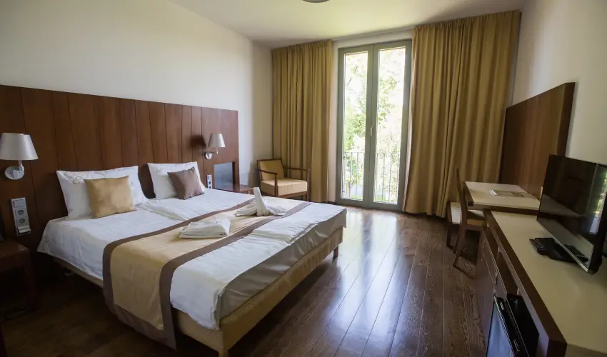 Erzsbet Nagy Szlloda Paks - Augusztus 20.