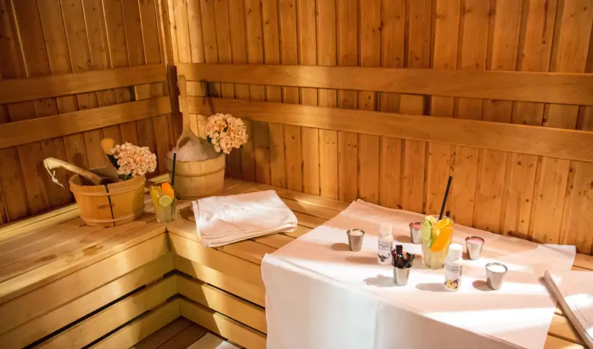 Erzsbet Nagy Szlloda Paks - Augusztus 20.