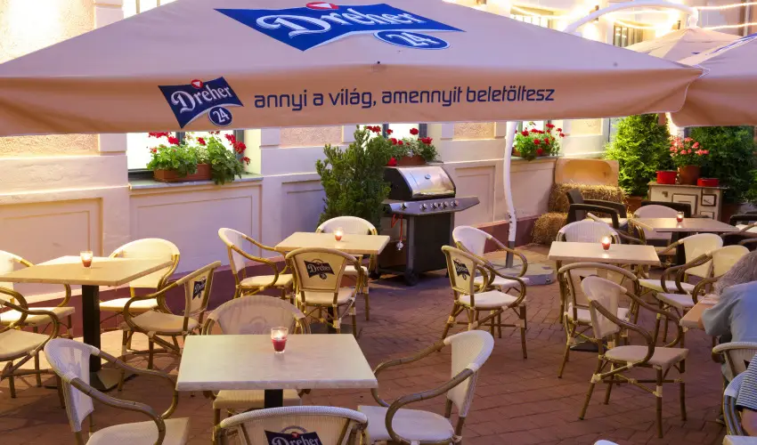 Erzsbet Kirlyn Szlloda Gdll - Augusztus 20. 