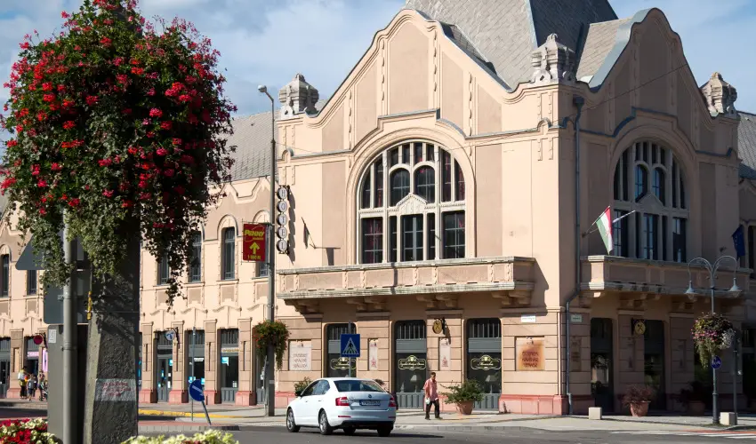 Erzsbet Kirlyn Szlloda Gdll - Augusztus 20. 