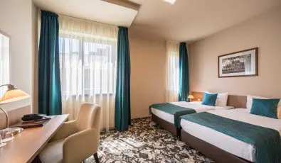 Erzsbet Kirlyn Szlloda Gdll