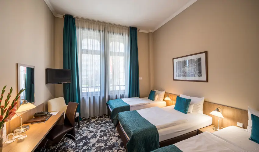 Erzsbet Kirlyn Szlloda Gdll - Augusztus 20. 