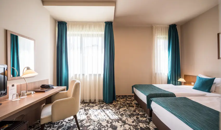 Erzsbet Kirlyn Szlloda Gdll - Augusztus 20. 