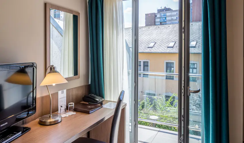 Erzsbet Kirlyn Szlloda Gdll - Augusztus 20. 