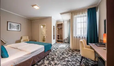 Erzsbet Kirlyn Szlloda Gdll