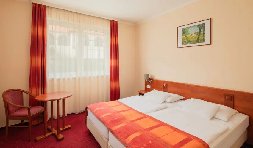 Erzs�bet Park Hotel Par�df�rd� - Augusztus 20.