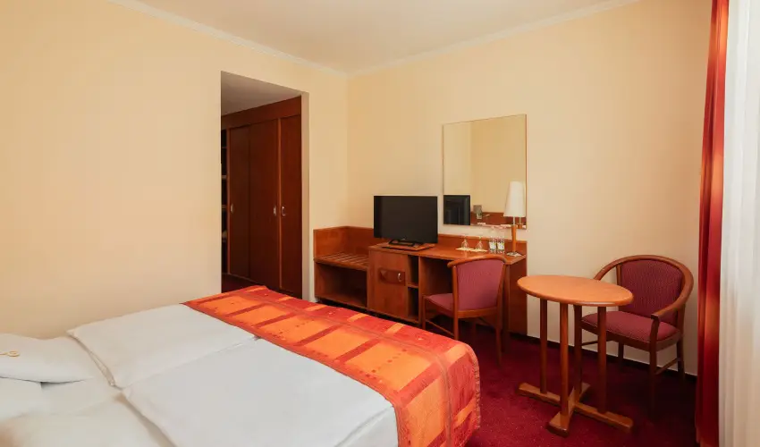 Erzs�bet Park Hotel Par�df�rd� - Augusztus 20.