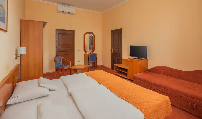 Erzs�bet Park Hotel Par�df�rd� - Augusztus 20.