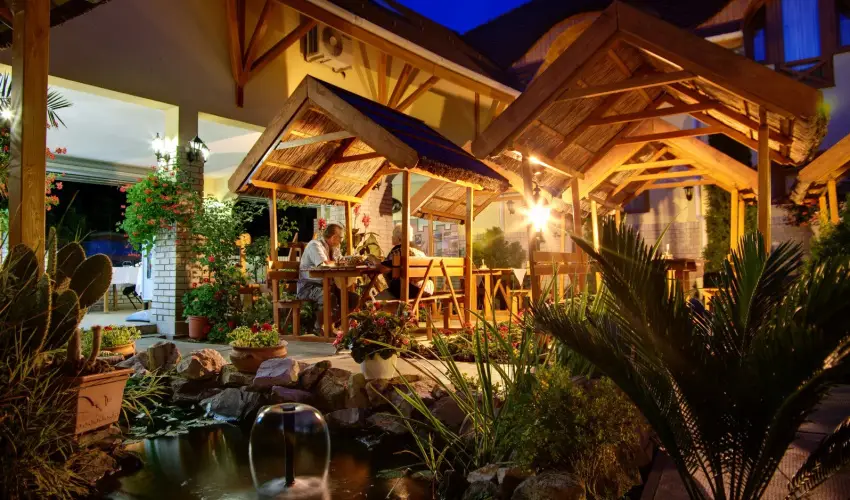 Fodor Hotel Gyula - Augusztus 20. (min. 2 �j)