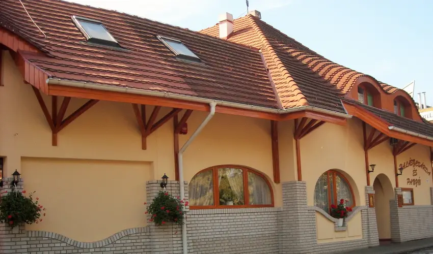 Fodor Hotel Gyula - Augusztus 20. (min. 2 �j)