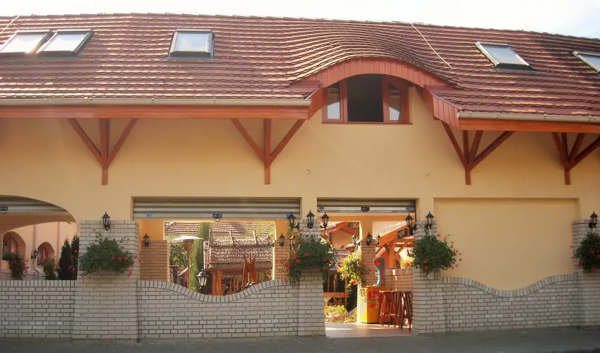 Fodor Hotel Gyula - Augusztus 20. (min. 2 �j)