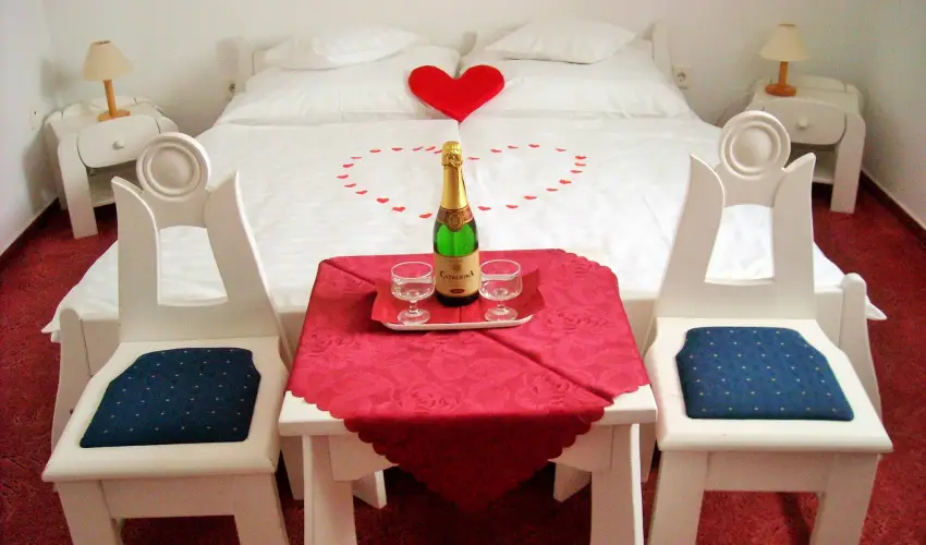 Fodor Hotel Gyula - Augusztus 20. (min. 2 �j)