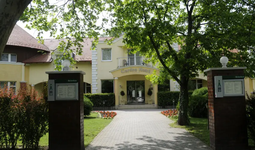 Garden Hotel Wellness & Konferencia Szolnok - Édeskettes romantika (min. 2 éj)