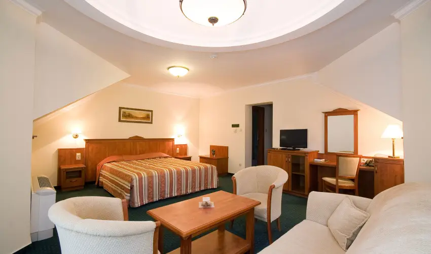 Gerby Kria Hotel s Lovasudvar Lajosmizse - Augusztus 20.