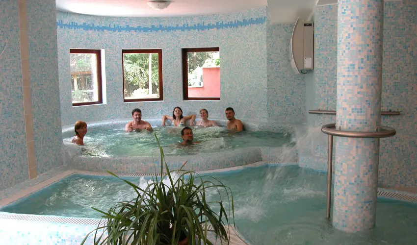 Gerby Kria Hotel s Lovasudvar Lajosmizse - Augusztus 20.