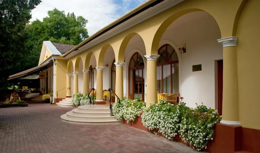 Gerby Kria Hotel s Lovasudvar Lajosmizse - Augusztus 20.