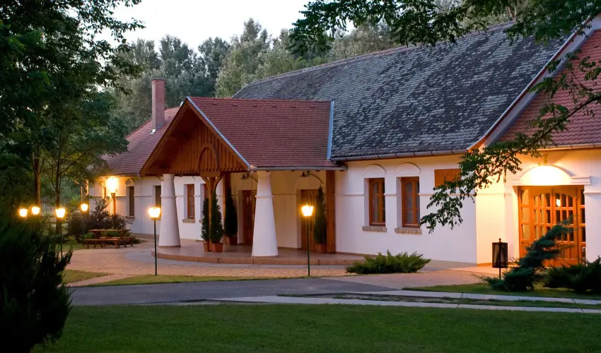 Gerby Kria Hotel s Lovasudvar Lajosmizse - Augusztus 20.