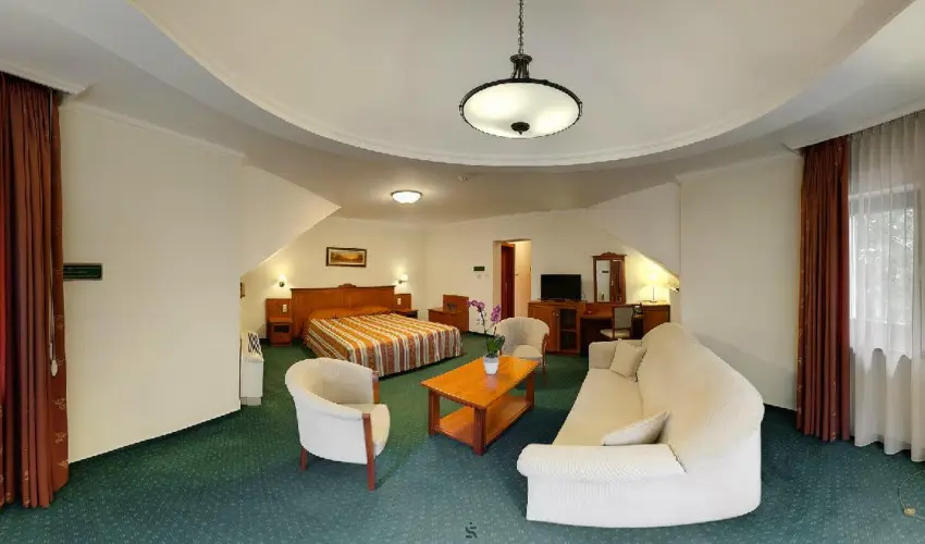 Gerby Kria Hotel s Lovasudvar Lajosmizse - Augusztus 20.