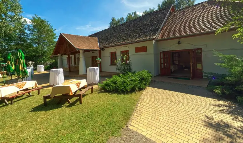 Gerby Kria Hotel s Lovasudvar Lajosmizse - Augusztus 20.