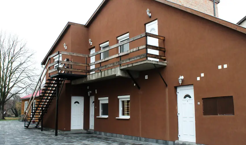 Geszteny�s Vend�gh�z Gyula - Augusztus 20. (min. 2 �j)