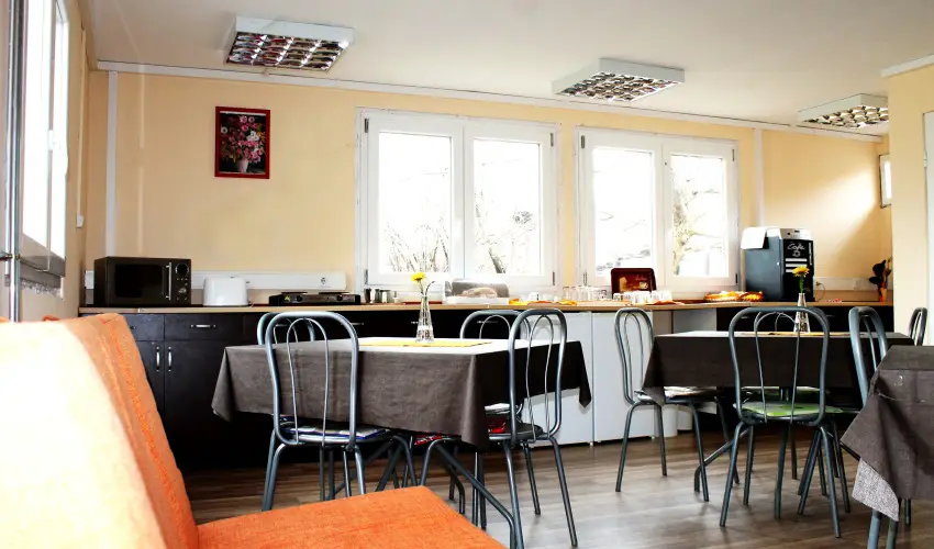 Geszteny�s Vend�gh�z Gyula - Augusztus 20. (min. 2 �j)