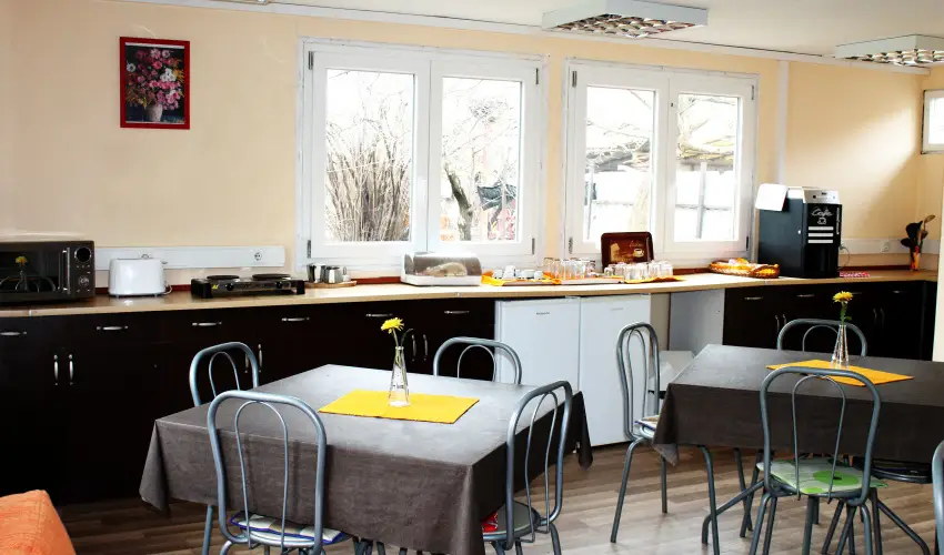 Geszteny�s Vend�gh�z Gyula - Augusztus 20. (min. 2 �j)