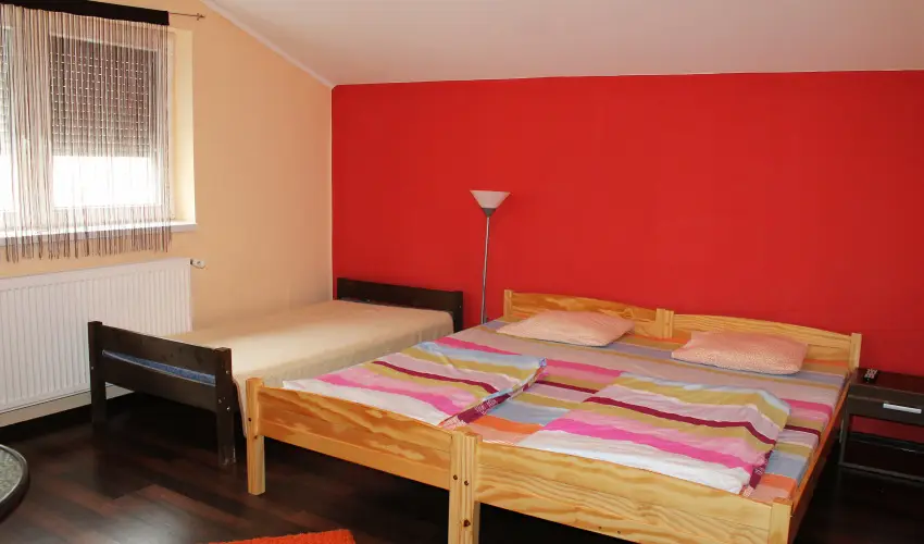 Geszteny�s Vend�gh�z Gyula - Augusztus 20. (min. 2 �j)