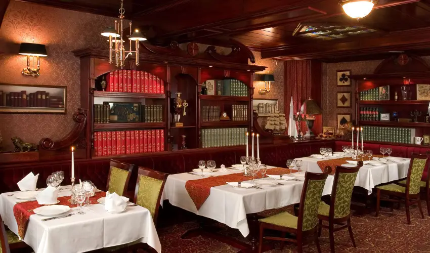 Golden Ball Club Hotel Gy�r - Augusztus 20.