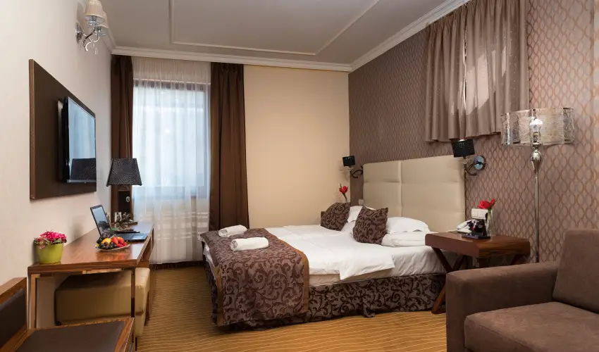 Golden Ball Club Hotel Gy�r - Augusztus 20.