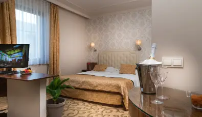 Golden Ball Club Hotel Gy�r