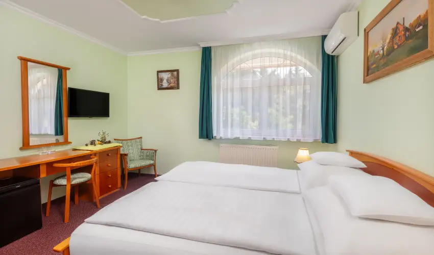 Gosztola Gy�ngye-az erd� sz�llod�ja Gosztola - Augusztus 20.