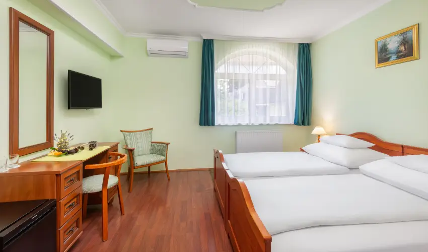 Gosztola Gy�ngye-az erd� sz�llod�ja Gosztola - Augusztus 20.